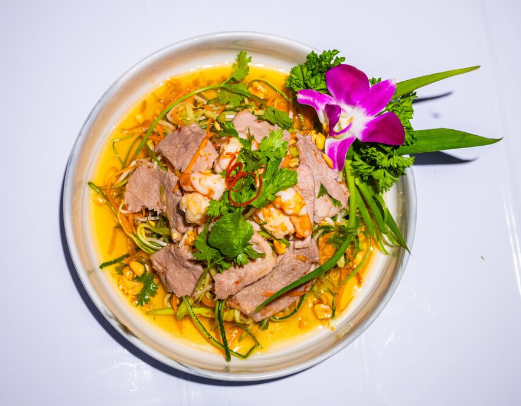 Green mango salad with shrimp and pork